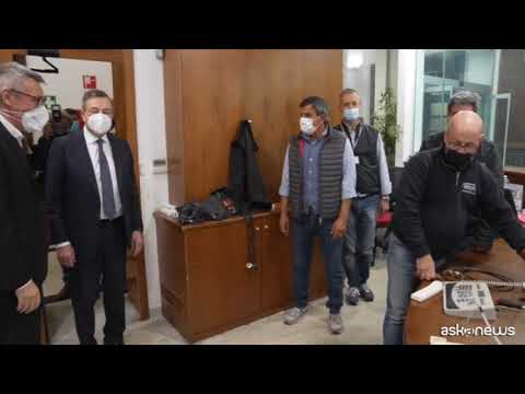 Draghi da Landini nella sede della Cgil, tra abbracci e applausi