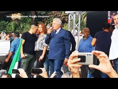 Green pass, anche un magistrato sul palco: «Serve  processo di Norimberga contro il governo»