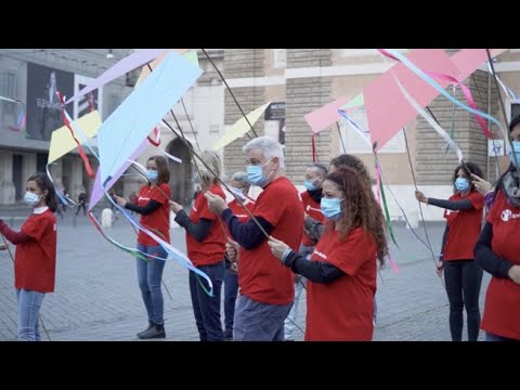 G20 Afghanistan, Save the Children e l’azione simbolica con gli aquiloni in centro a Roma