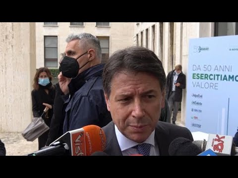 Politica, Conte: «Dibattito con Renzi? Non faccio show»