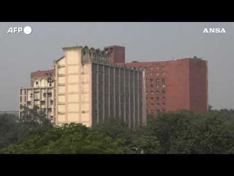 India, lo smog soffoca New Delhi: il governo chiude le scuole