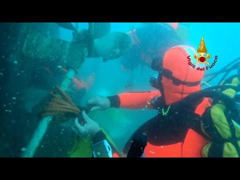 Trieste, recuperata l’imbarcazione affondata a Duino