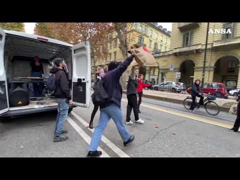 Scuola: Torino, centinaia studenti delle superiori in corteo
