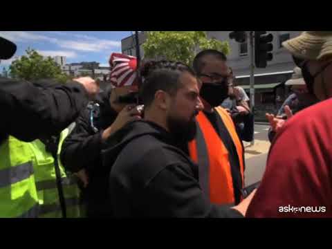 Covid, in migliaia in marcia in Australia contro i vaccini