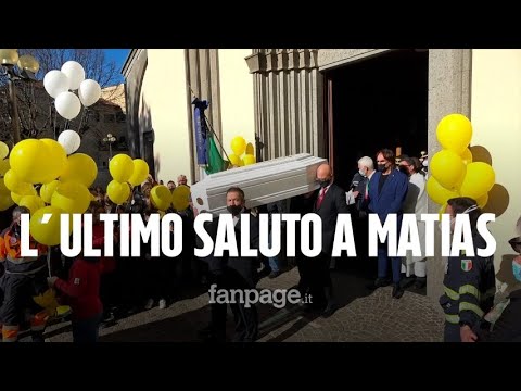 Vetralla saluta il piccolo Matias ucciso a 10 anni. Il parroco: “Una ferita per la nostra comunità”