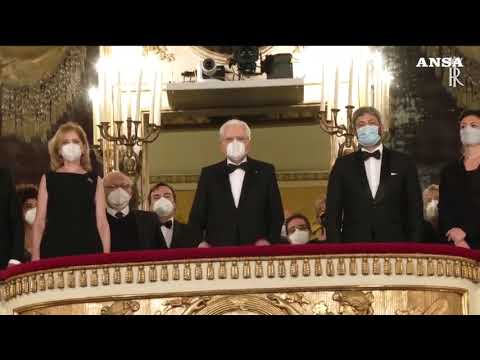 Standing ovation per Mattarella alla prima del San Carlo a Napoli