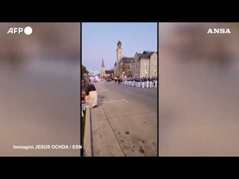 Suv sulla folla negli Usa, le urla dei passanti che riprendono la scena