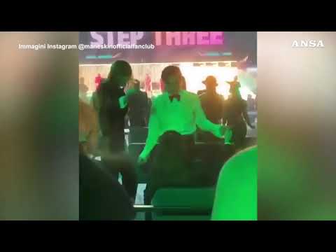 La preparazione e poi lo show sopra e sotto il palco: la serata dei Maneskin agli AMA