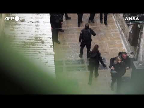 Attentato a Gerusalemme, un israeliano ucciso e tre feriti