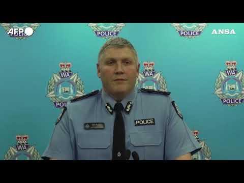 Australia: il momento in cui viene salvata Cleo Smith, la bimba di 4 anni scomparsa il 16 ottobre