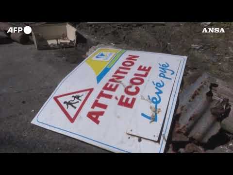 Guadalupa, barricate per le proteste no vax bloccano le strade dell’isola