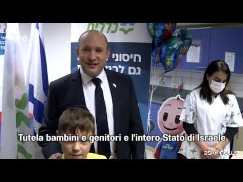 Vaccino in diretta per David, 9 anni, figlio del premier Israele