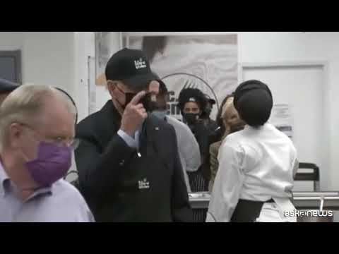 Biden e Harris preparano pranzo del Ringraziamento per i poveri