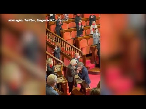 Liliana Segre in Senato per l’evento «Il grido delle donne»: la standing ovation dell’Aula