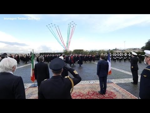 Roma, lo spettacolo nel cielo delle pattuglie acrobatiche italiana e francese
