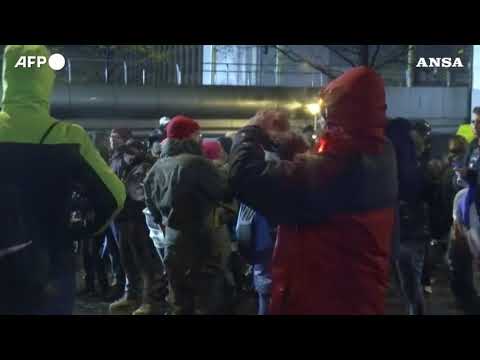 Olanda, proteste pacifiche all’Aja dopo l’annuncio delle nuove restrizioni