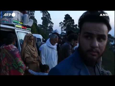 Pakistan, autobus precipita in un burrone: almeno 22 morti