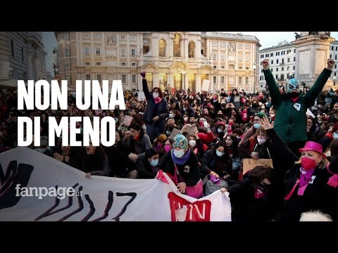 A Roma il corteo contro la violenza sulle donne: la marea femminista invade le strade della Capitale