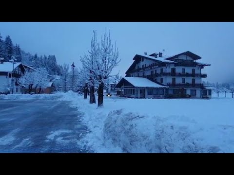 Falcade, un paesaggio completamente imbiancato dalla neve sulle Dolomiti bellunesi