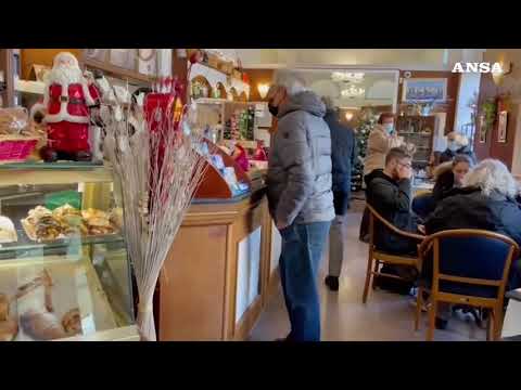 Trieste, primo giorno di zona gialla e super green pass