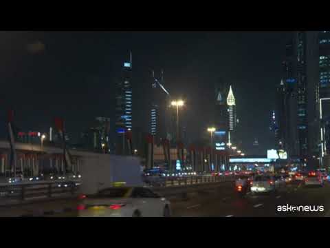 Dubai illuminata a festa per i 50 anni degli Emirati Arabi Uniti