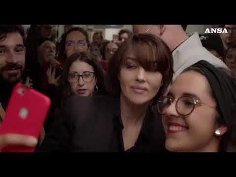 Monica Bellucci e’ Anita Ekberg in “The girl in the fountain”