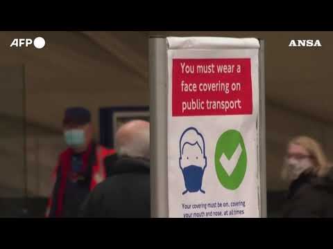 Omicron, a Londra la mascherina torna a essere obbligatoria