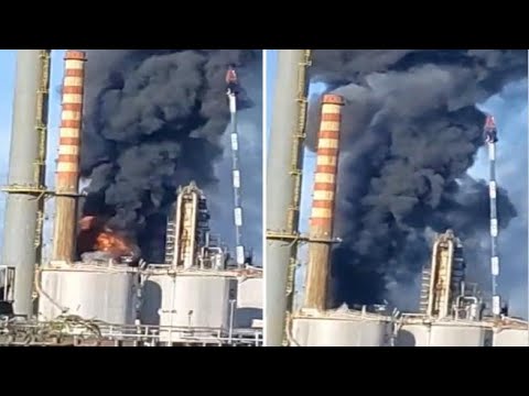 Livorno, incendio alla raffineria: il video della colonna di fumo nero