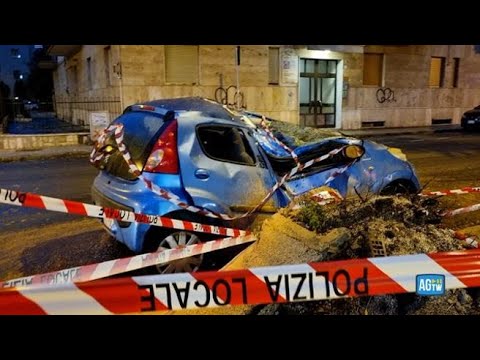 Allerta arancione in Campania, a Caserta strade allagate e alberi abbattuti