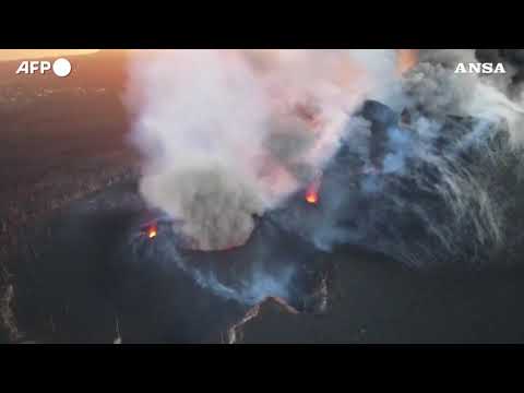 Canarie, continua l’eruzione del Cumbre Vieja a La Palma