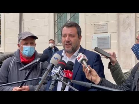 Reddito, Salvini: «Tagli per aumento delle pensioni agli invalidi e flat tax»