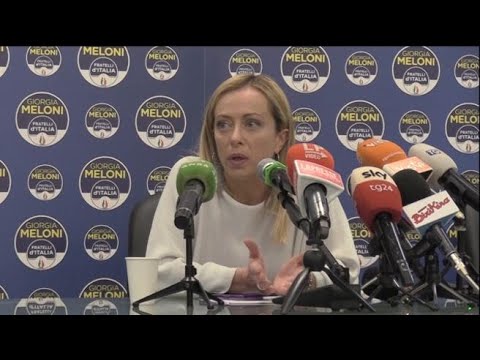 Quirinale, Meloni: «Berlusconi nostra prima scelta, ma valutare cosa fa Draghi»
