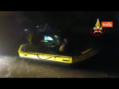 Maltempo in Sicilia, salvati tre anziani bloccati in casa dall’acqua alta