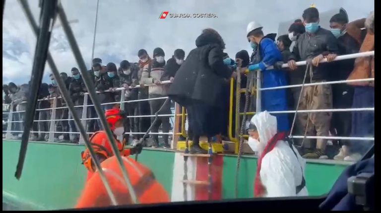 Nuova ondata di migranti, a bordo della Sea Watch 446