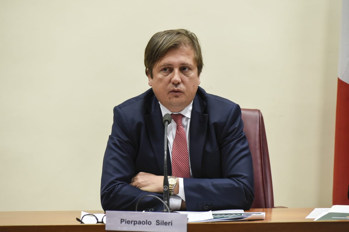 Covid, Sileri “Necessaria la revisione della quarantena, ma non ora”