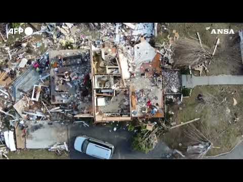 Case distrutte dal tornado, a Dawson Springs in Kentucky quasi solo macerie