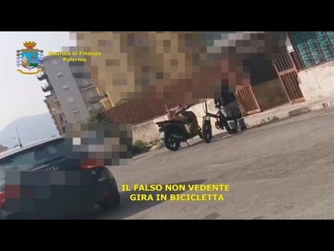 Falso cieco in bici e con la patente, arrestato a Palermo