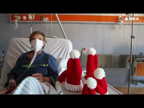 Covid, la storia di Giuseppina: paziente oncologica ‘no vax’  e i cappellini di Natale