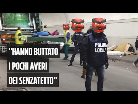Milano, senzatetto sgomberati in stazione Centrale dalla polizia locale: buttati materassi e coperte