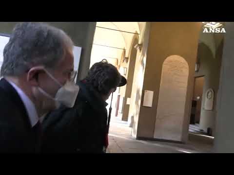 “Berlusconi teme di finire come me al Quirinale?”, Prodi scherza e da’ una sberletta al cronista