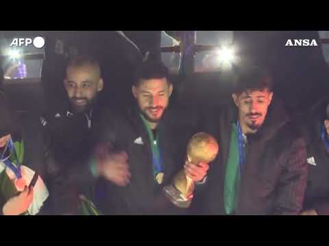 Calcio, l’Algeria festeggia il trionfo in Coppa araba insieme ai propri tifosi