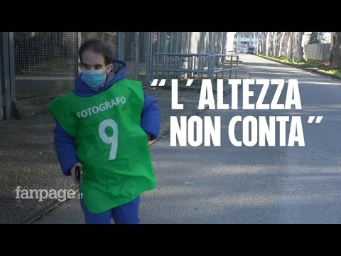 Pasquale, il fotografo di calcio bullizzato torna in campo: “Preso in giro per la mia altezza”