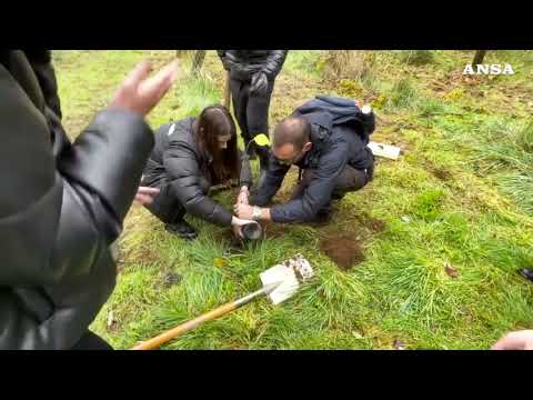 Lezioni green a Milano, gli studenti piantano alberi
