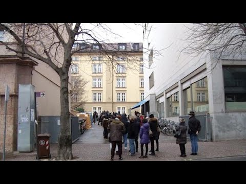 Covid, lunghe code per il vaccino all’università di Bolzano