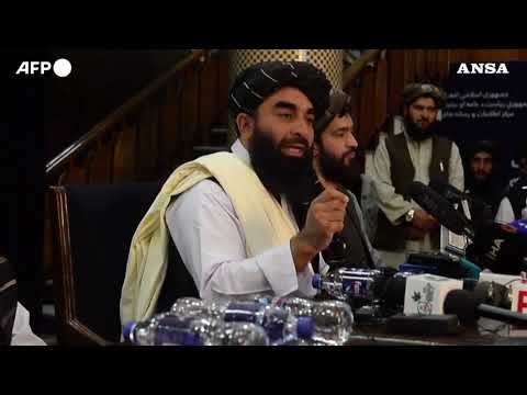 Afghanistan, i Talebani vietano alle donne di viaggiare senza un uomo