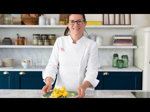 Frittelle di baccalà con riduzione di panna e scalogni della chef Francesca Marsetti