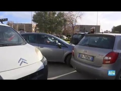 Caos a Palermo, tutti in coda per fare il tampone