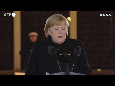 Germania, l’addio della Merkel: “Combattete per la democrazia”
