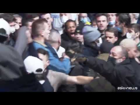 Presidenziali Francia, Eric Zemmour aggredito al primo comizio