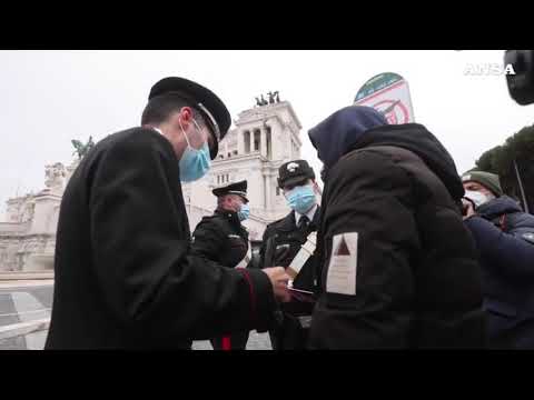 Super green pass, i controlli dei Carabinieri sui mezzi di trasporto a Roma